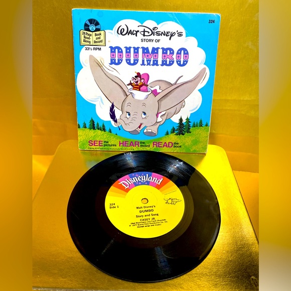 WALT DISNEY’S STORY OF DUMBO 1979 DISNEYLAND VINYL RECORD & 24p READ ALONG BOOK - Picture 2 of 16